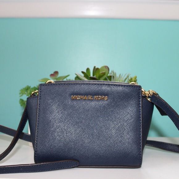 Michael Kors Mini Purse - Picture 1 of 7